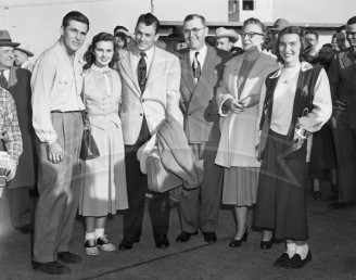 1949 Doak, Norma, Dr. Walker, Mrs. Walker, and Pat Walker Greeting Choo Choo Justice