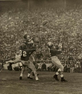 1949 Zohn Milam And Bob Folsom Accidentally Tip Ball To Bill Barrett For Irish Score