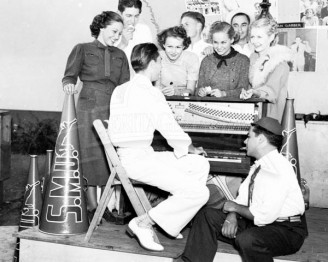 1935 Cheerleaders